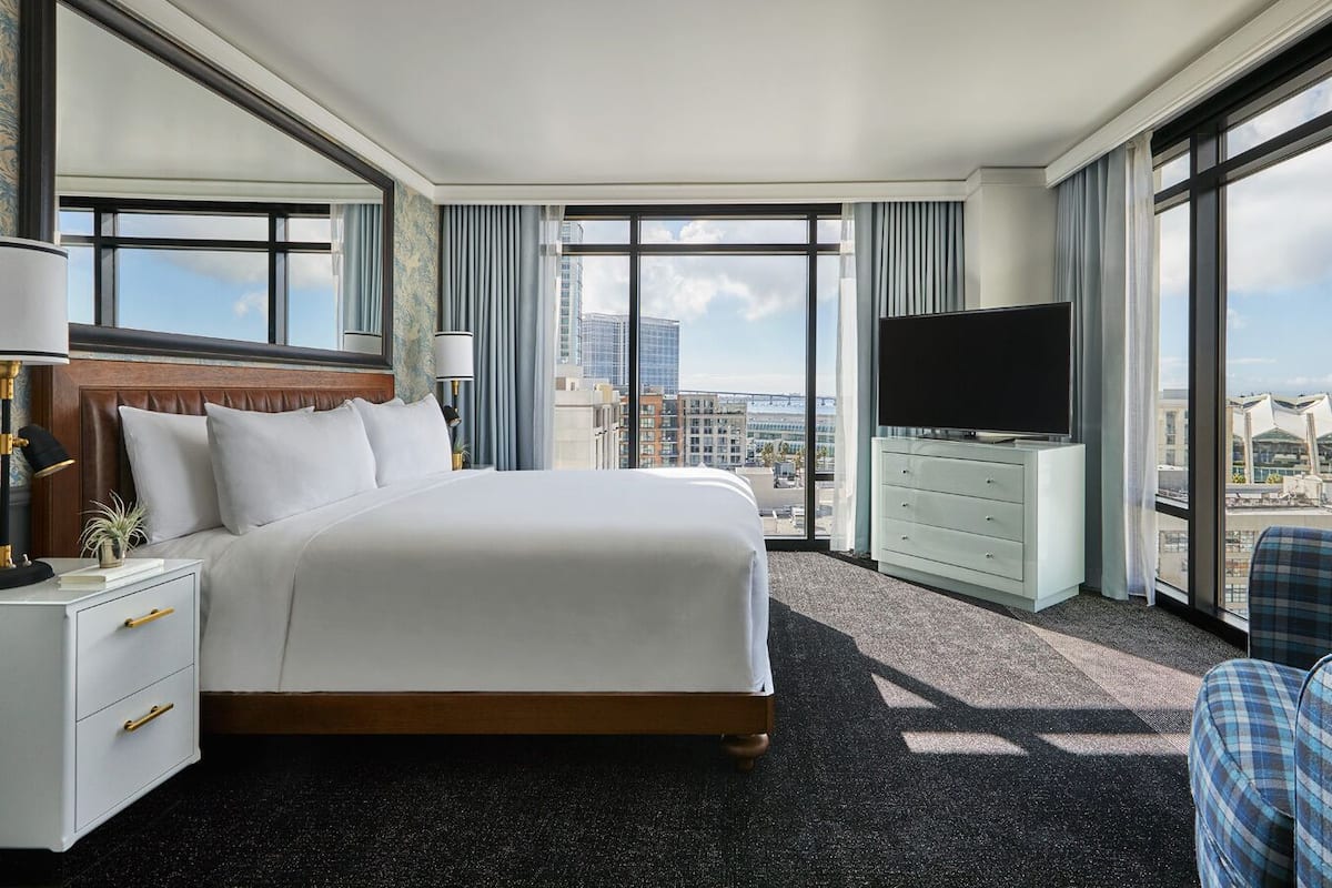 Egyptian cotton sheets, premium bedding, down comforters, pillowtop beds