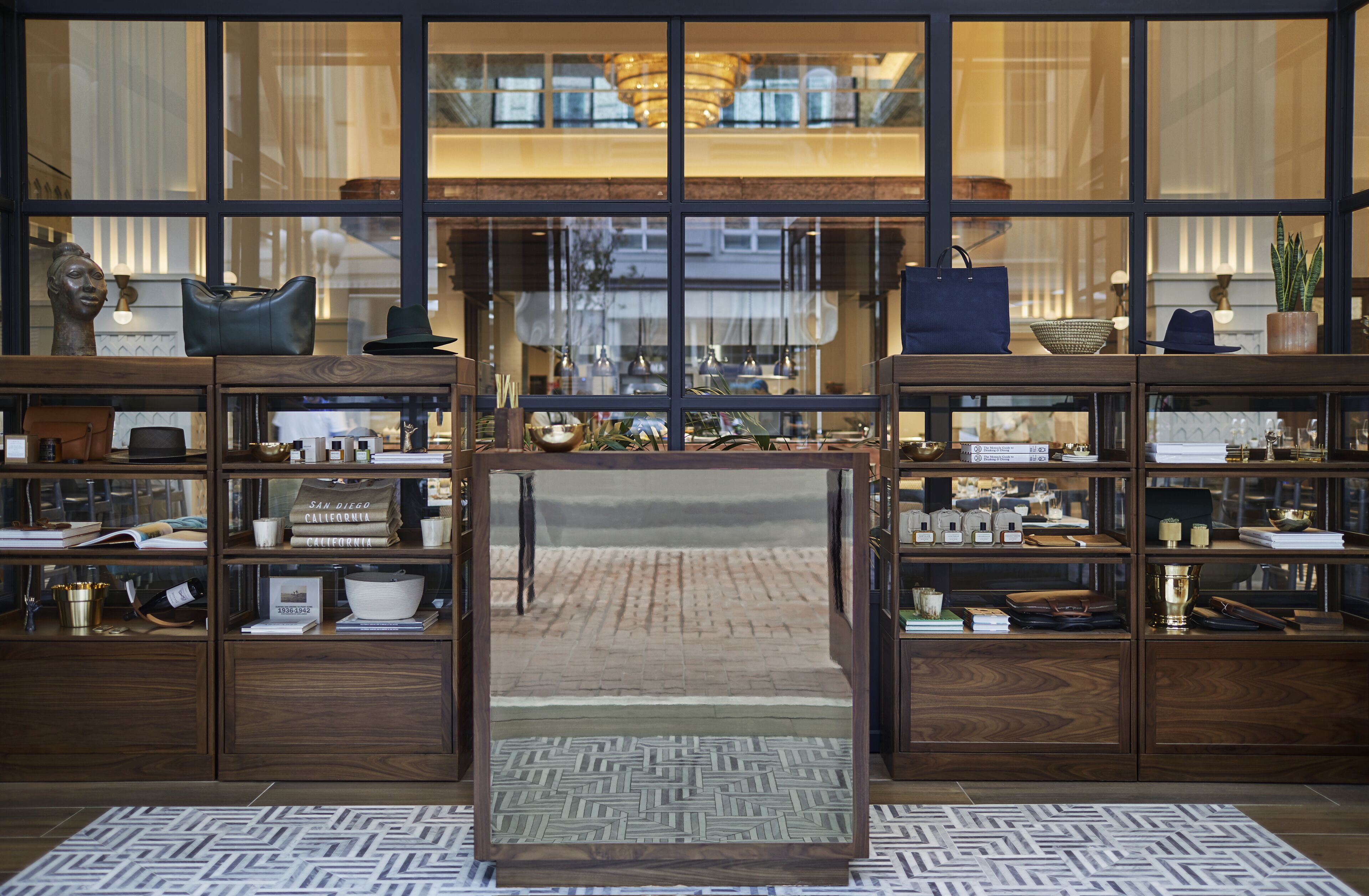 3 restaurants; breakfast, lunch, dinner, and brunch served