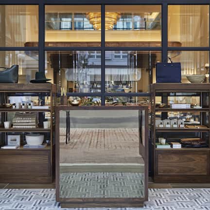 3 restaurants; breakfast, lunch, dinner, and brunch served