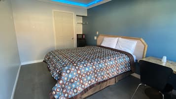 Escritorio, wifi gratis y ropa de cama