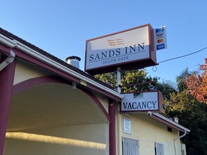 Front of property - Sands Inn (South Gate)
