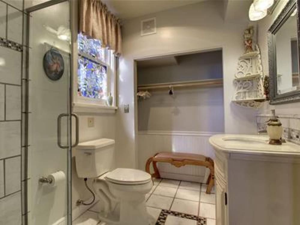 Ghost City Inn by null