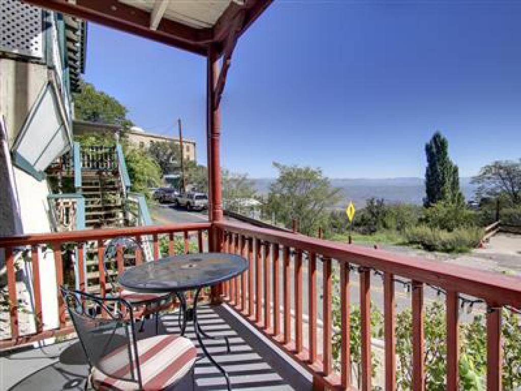 Standard Triple Room, Ensuite, Mountain View (Miner's Suite)