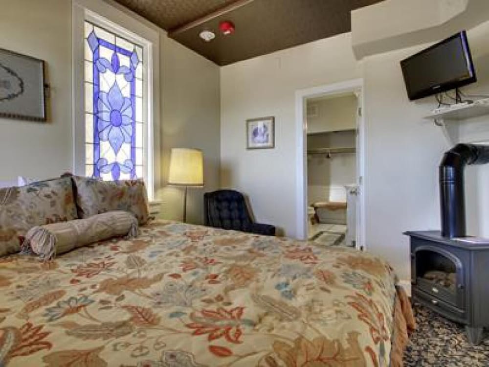 Ghost City Inn by null