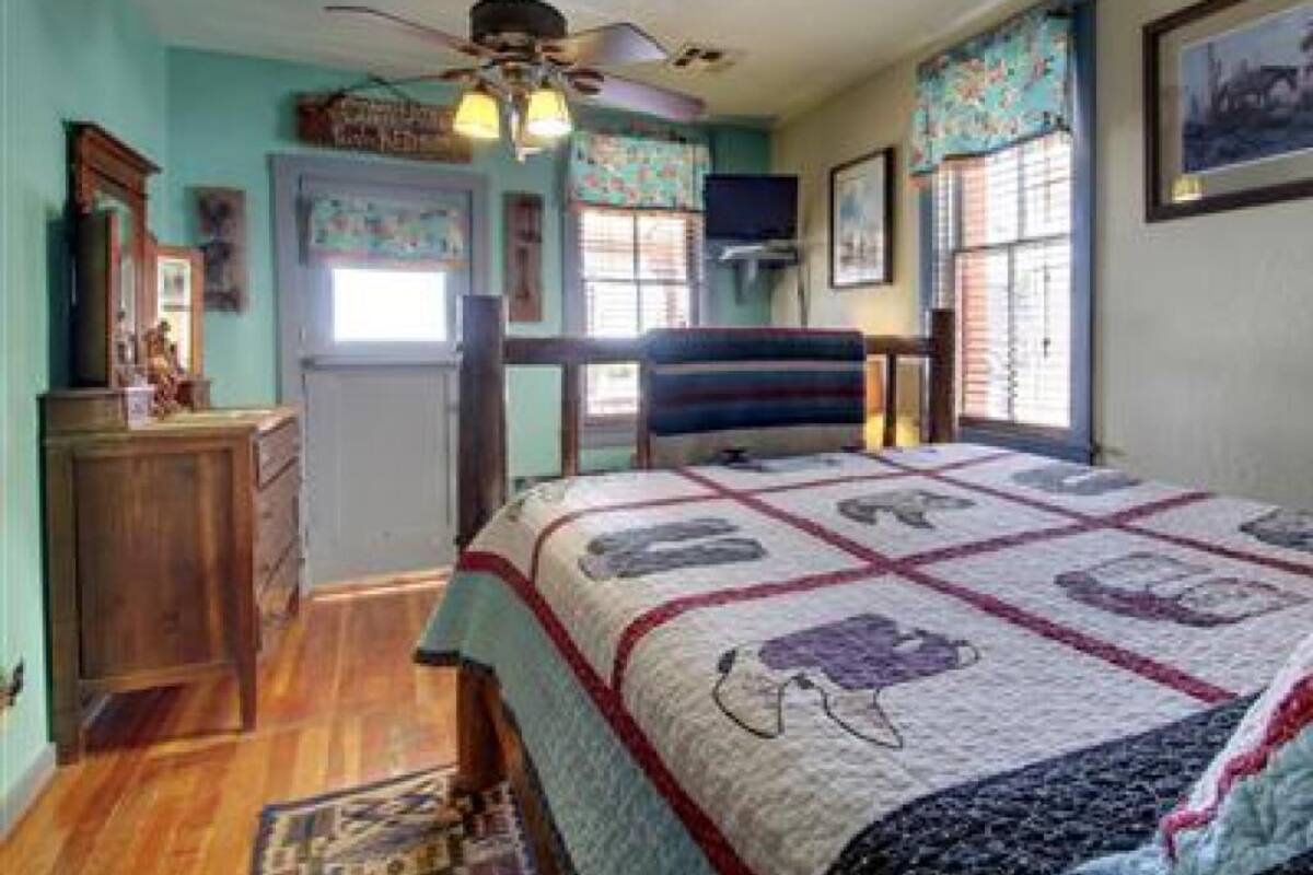 Standard Double Room, Ensuite, Mountain View (Western )