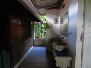 Familien-Ferienhaus | Badezimmer | Dusche, Regendusche, kostenlose Toilettenartikel, Handtücher
