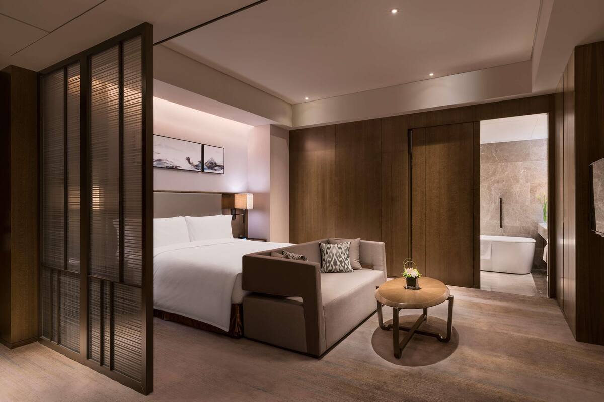 Premium bedding, minibar, in-room safe, desk