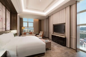 Premium bedding, minibar, in-room safe, desk