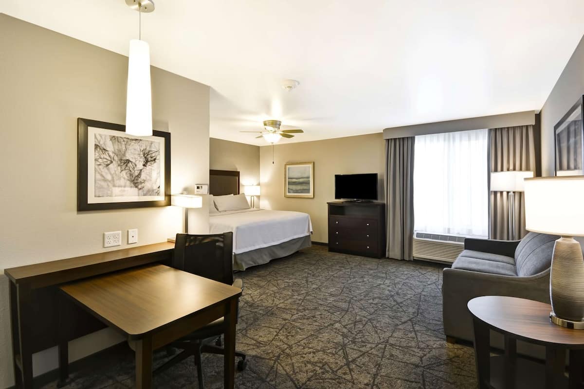 In-room safe, desk, iron/ironing board, free WiFi