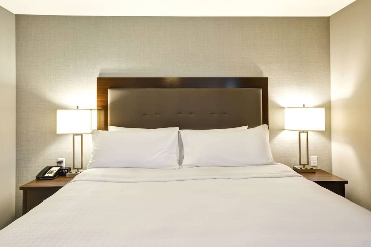 In-room safe, desk, iron/ironing board, free WiFi