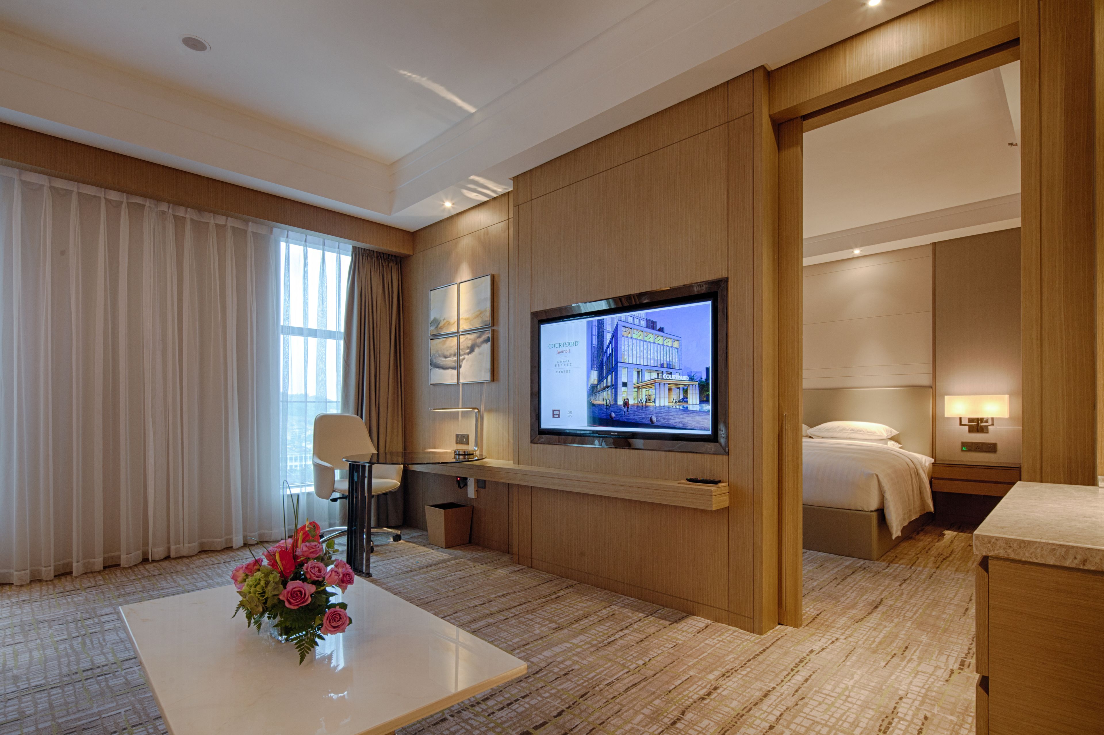 Suite - 1 kingsize-seng - byudsigt | Premium-sengetøj, dundyner, pengeskab på værelset, skrivebord