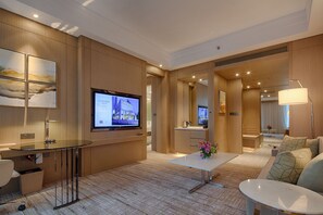 Suite, 1 King Bed, City View | Premium bedding, down comforters, in-room safe, desk - Courtyard by Marriott Xinchang (Shaoxing)