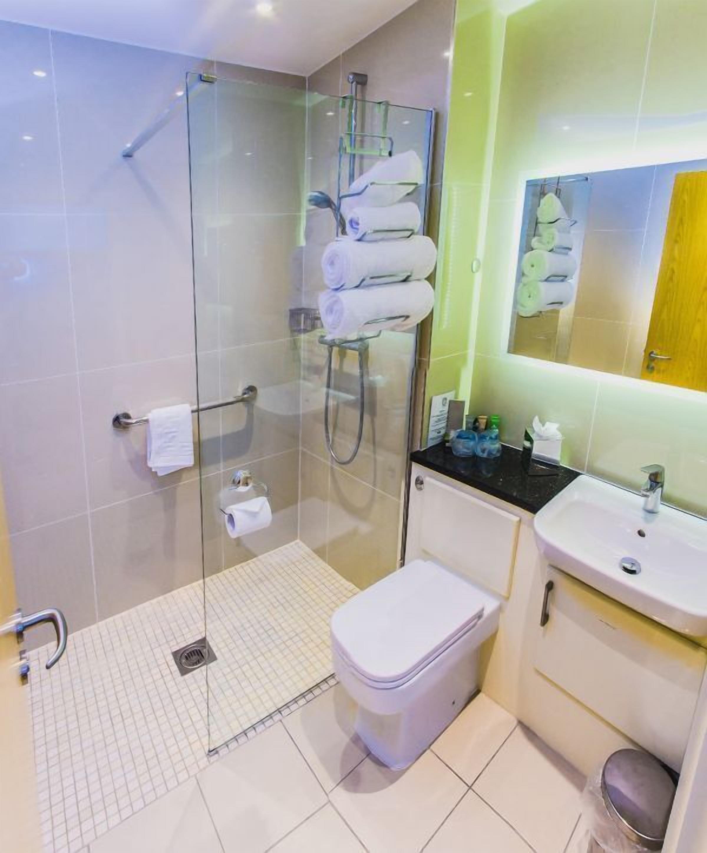 business twin room, 2 single beds, balcony | bathroom | free toiletries, hair dryer, towels