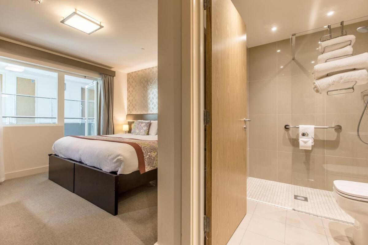 premium bedding, in-room safe, desk, laptop workspace