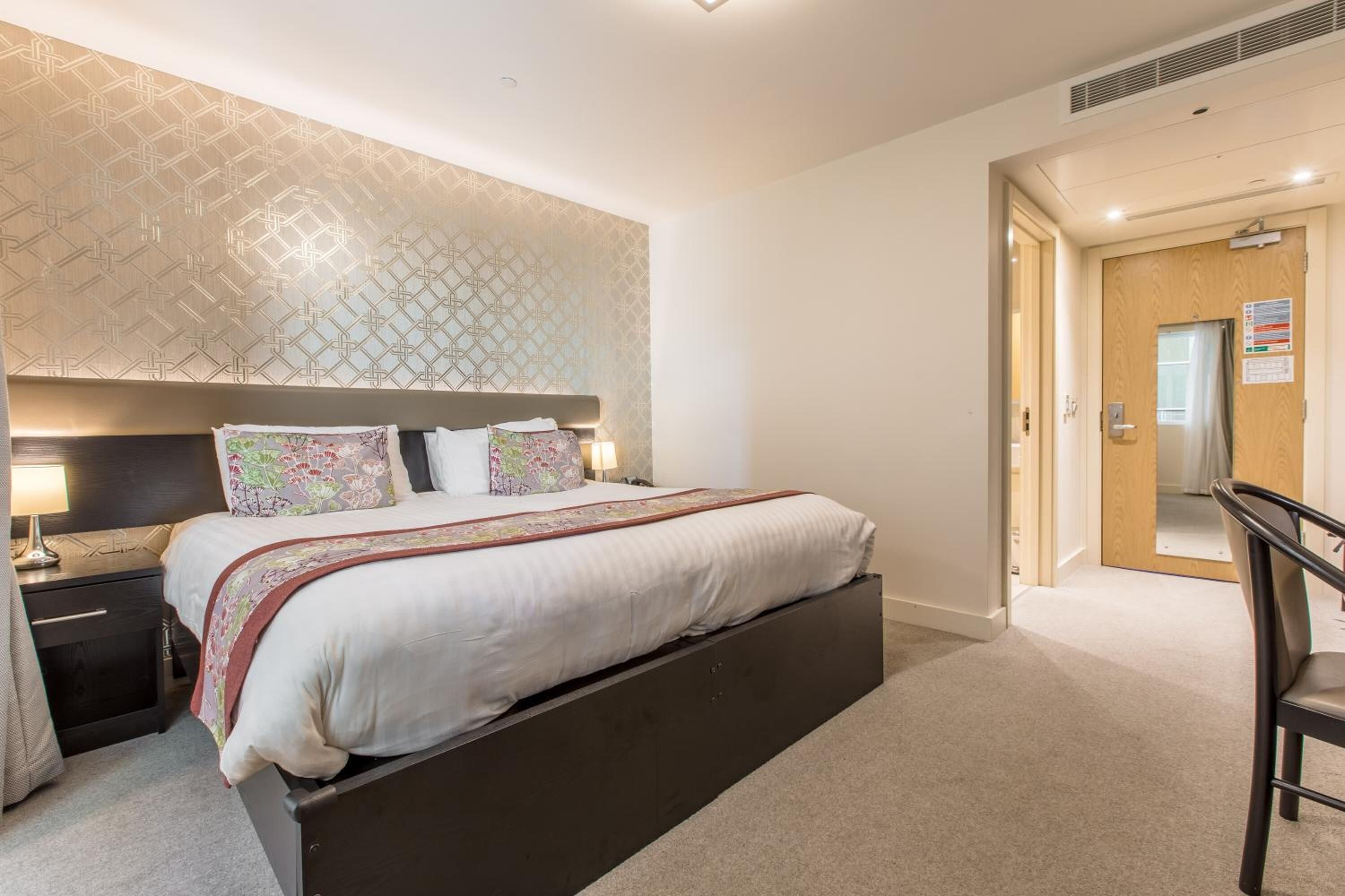 premium bedding, in-room safe, desk, laptop workspace