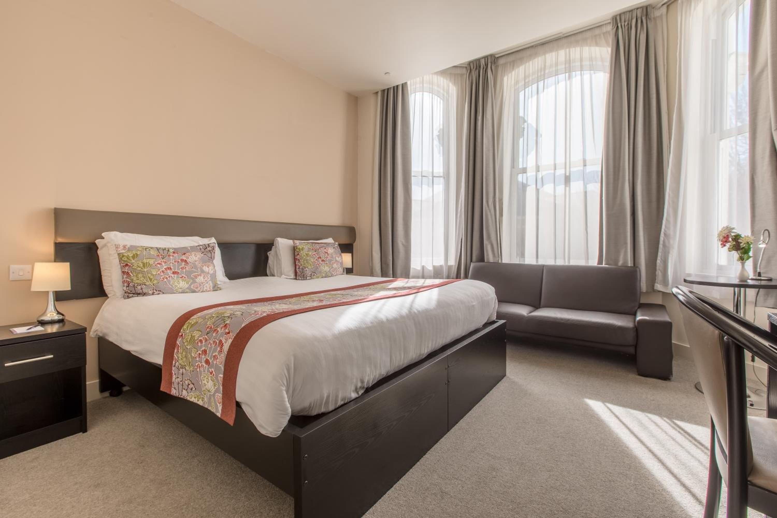 premium bedding, in-room safe, desk, laptop workspace