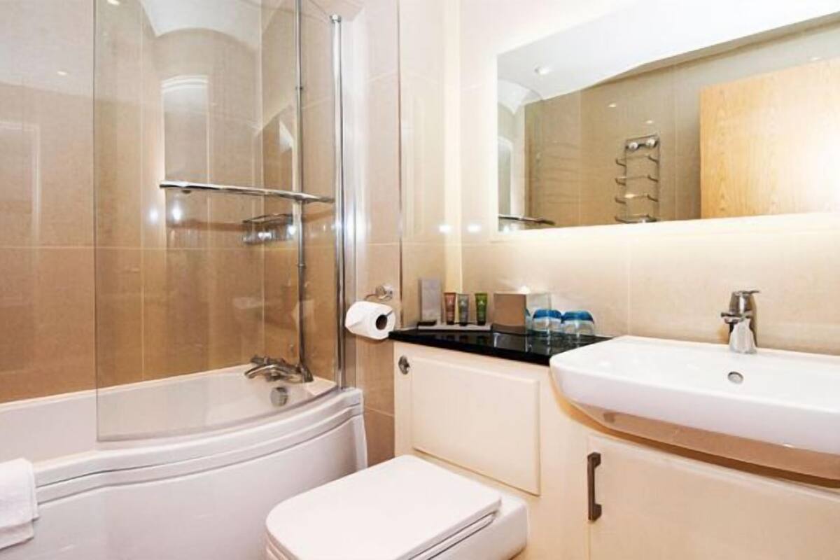 business double room, balcony | premium bedding, in-room safe, desk, laptop workspace