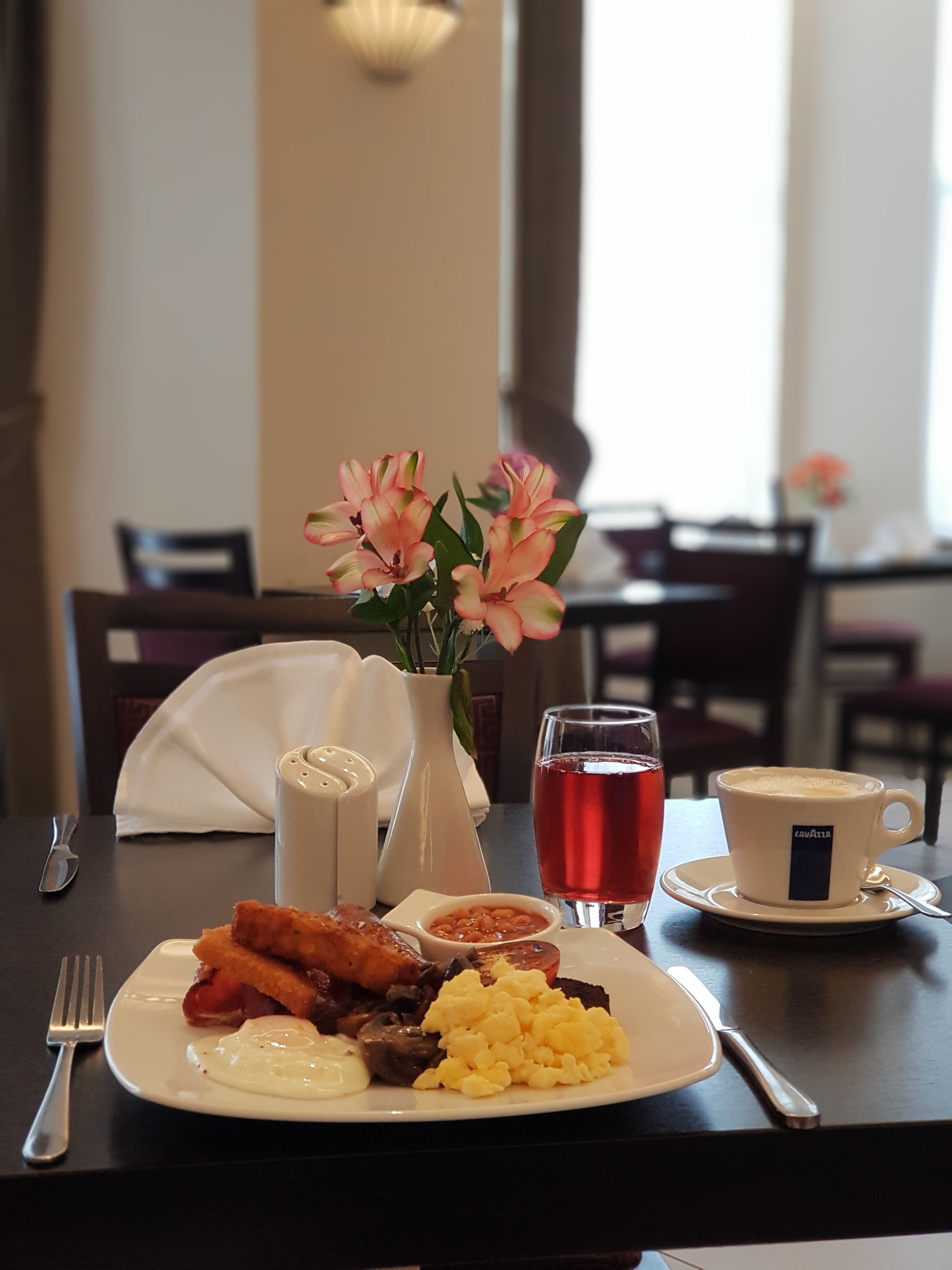 free daily english breakfast