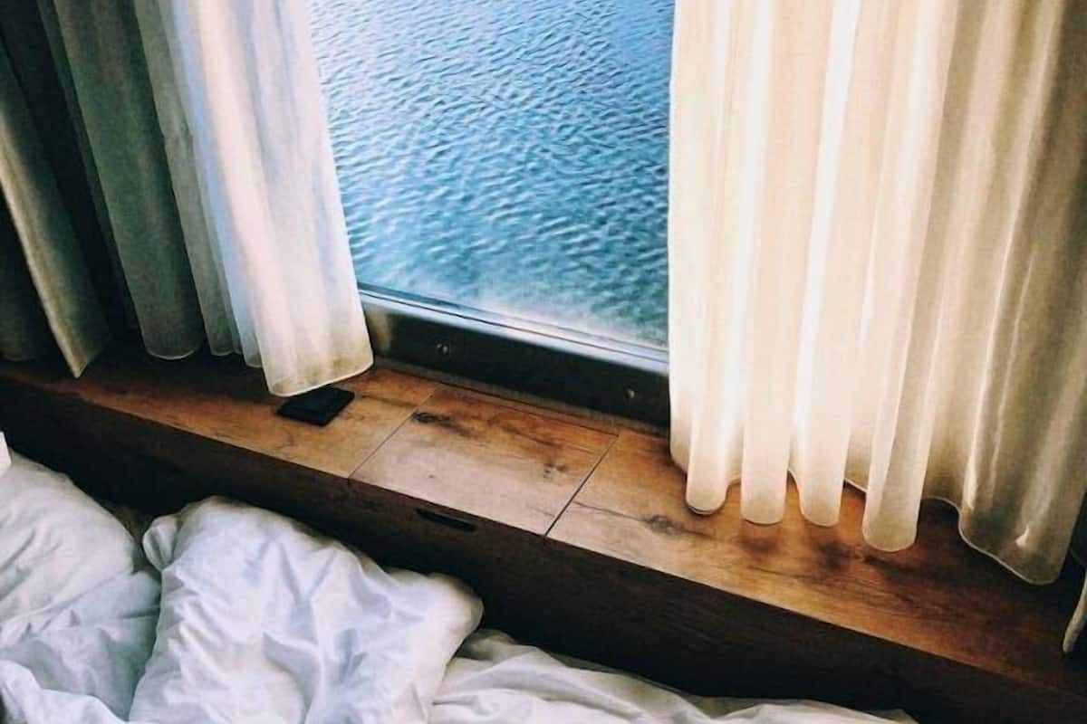 Premium bedding, in-room safe, desk, laptop workspace
