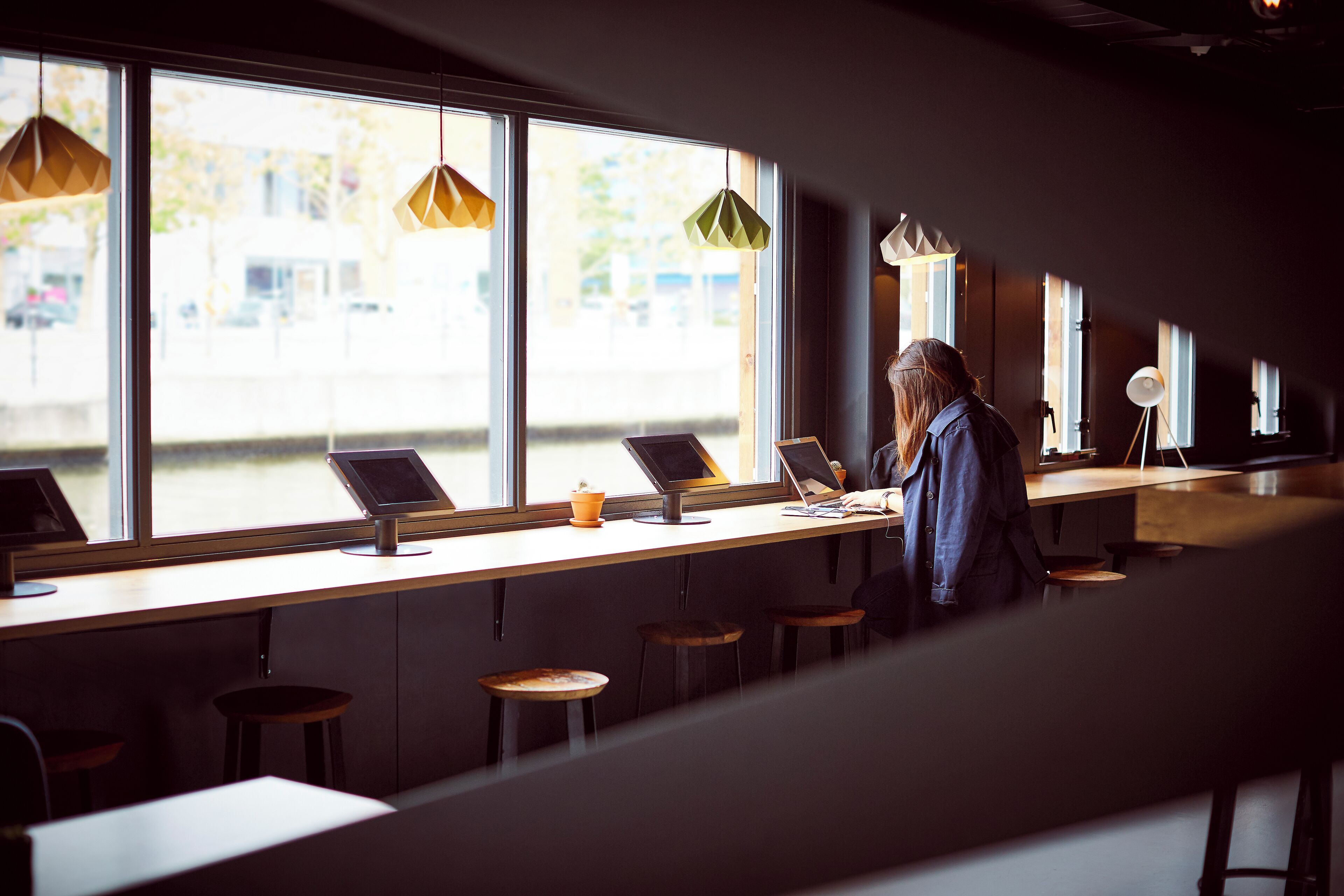 2 bars/lounges, rooftop bar