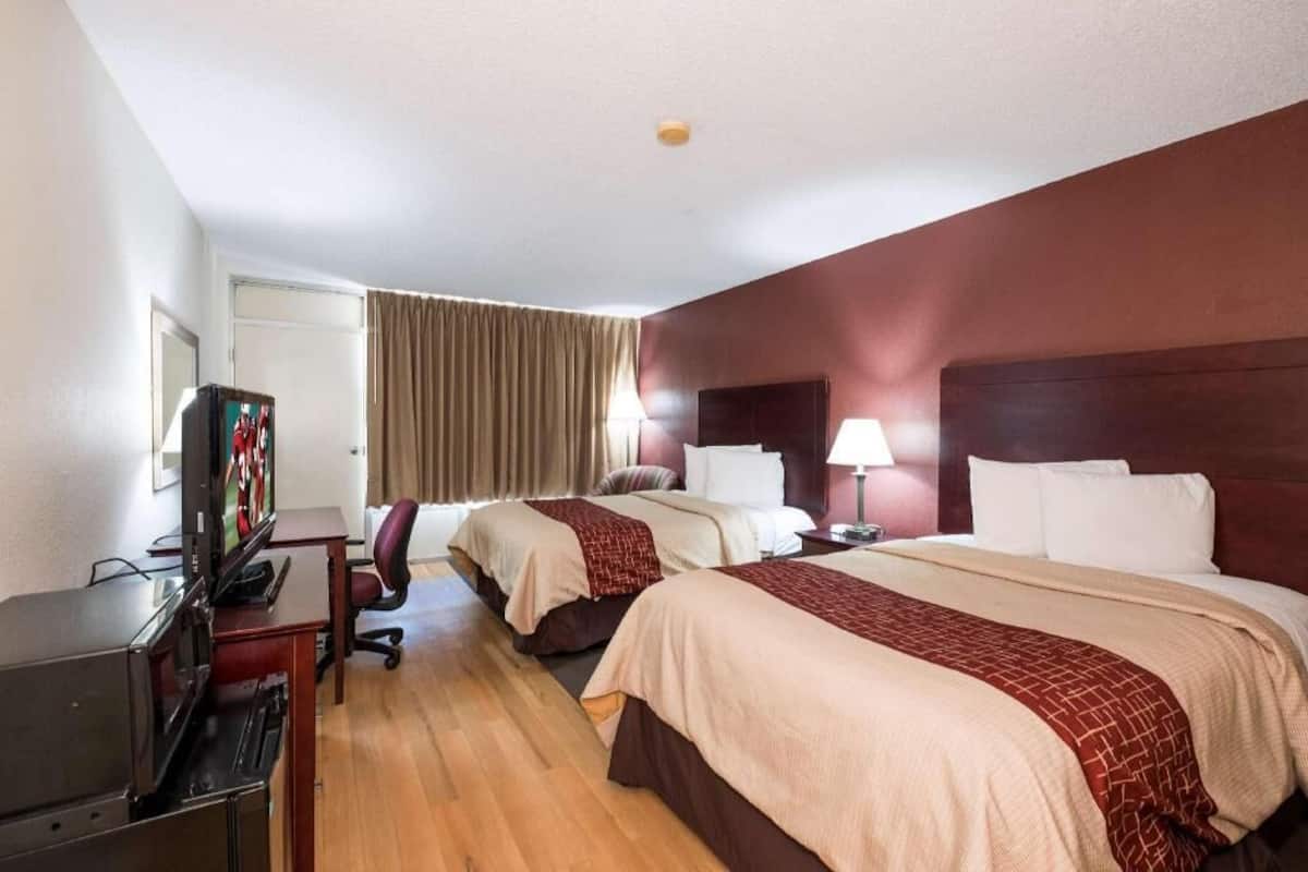 Bureau, fer et planche Ă repasser, Wi-Fi gratuit, draps fournis