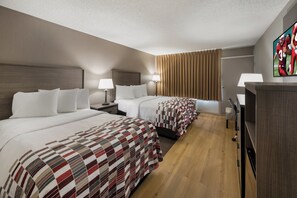 Deluxe Room, 2 Double Beds, Non Smoking | Desk, iron/ironing board, free WiFi, bed sheets - Red Roof Inn Dumfries - Quantico (Dumfries)