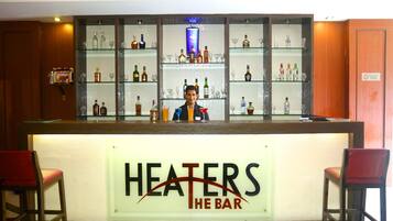 Serves lunch and dinner