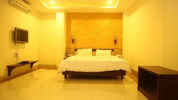 Executive Suite, City View | Desk, iron/ironing board, rollaway beds, free WiFi