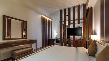 Deluxe Double or Twin Room | Minibar, in-room safe, desk, blackout drapes