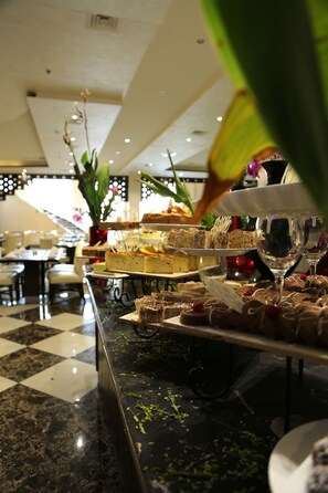 Free daily buffet breakfast - Grand East Hotel - Resort & Spa Dead Sea (Sweimeh)