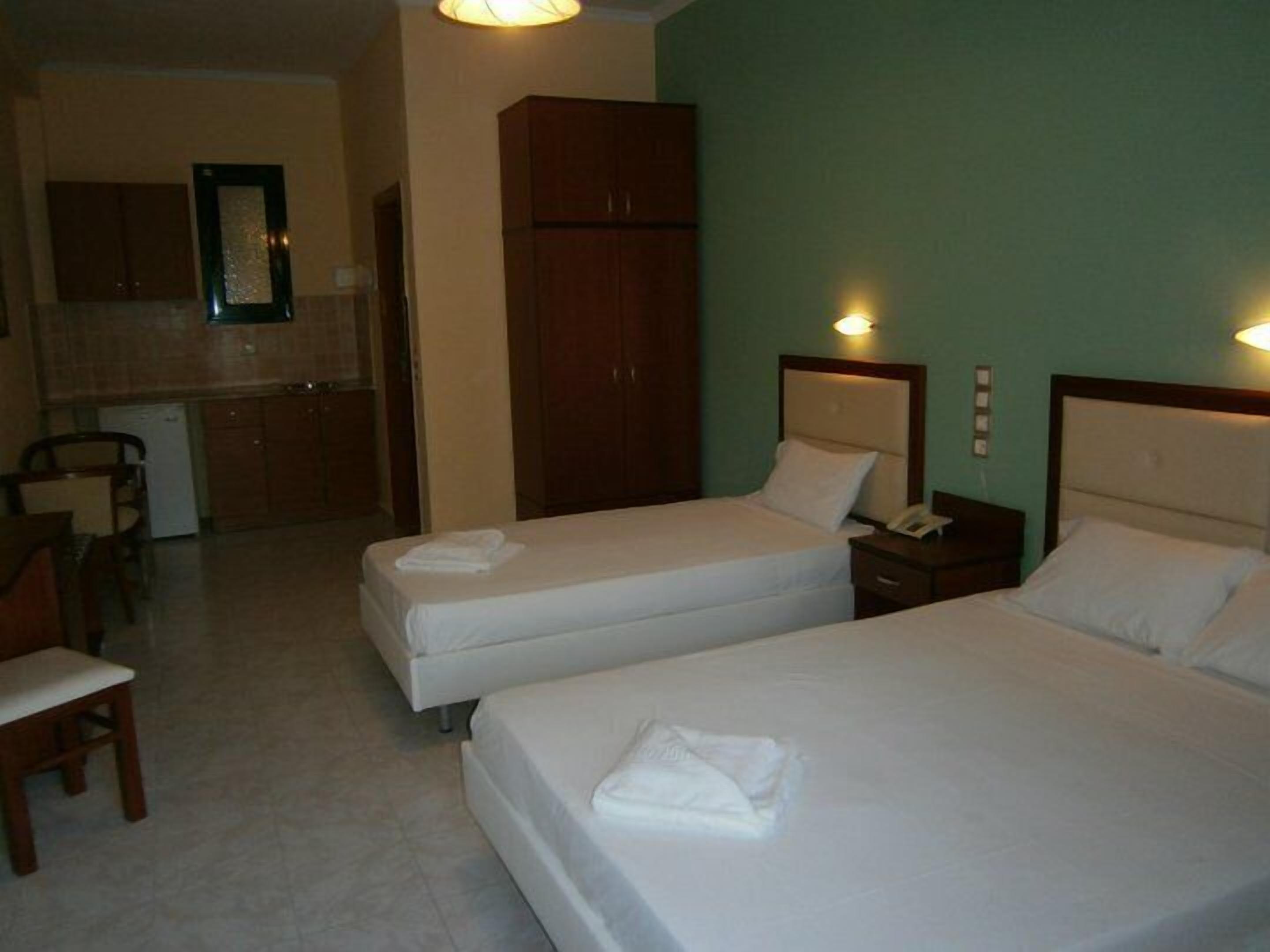 Double Room | In-room safe, cribs (free), WiFi (free), bed sheets