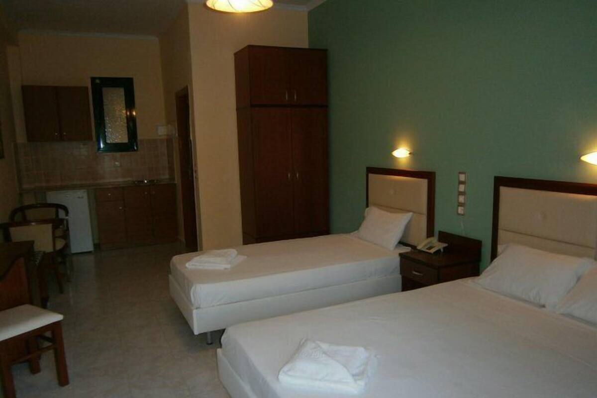 Quarto casal | Cofres nos quartos, berços grátis, Wi-Fi de cortesia, roupa de cama