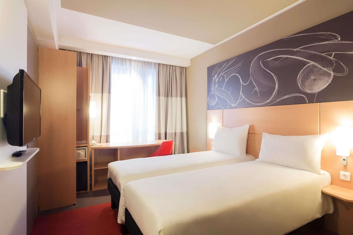 In-room safe, desk, blackout drapes, soundproofing