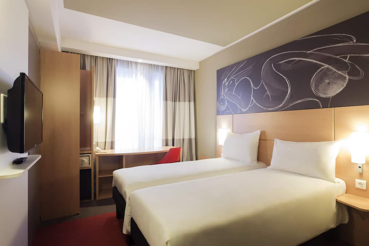 Standard Twin Room, 2 Twin Beds | In-room safe, desk, blackout drapes, soundproofing