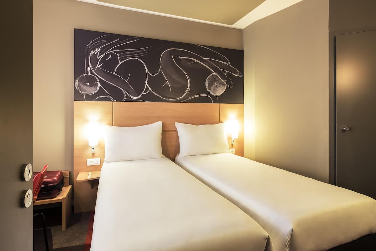 In-room safe, desk, blackout drapes, soundproofing