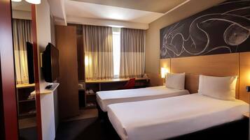 Kahden hengen standard-huone (kaksi sänkyä), 2 yhden hengen sänkyä | Tallelokero huoneessa, työpöytä, pimennysverhot, äänieristys