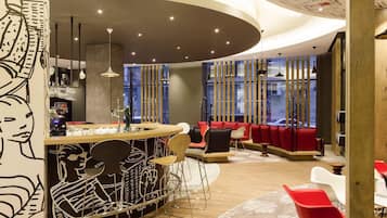 2 bars/lounges