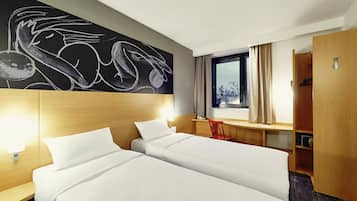 Standard-Zweibettzimmer, 2 Einzelbetten | Zimmersafe, Schreibtisch, Verdunkelungsvorhänge, schallisolierte Zimmer