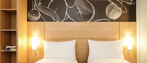 Standard-Zweibettzimmer, 2 Einzelbetten | Zimmersafe, Schreibtisch, Verdunkelungsvorhänge, schallisolierte Zimmer