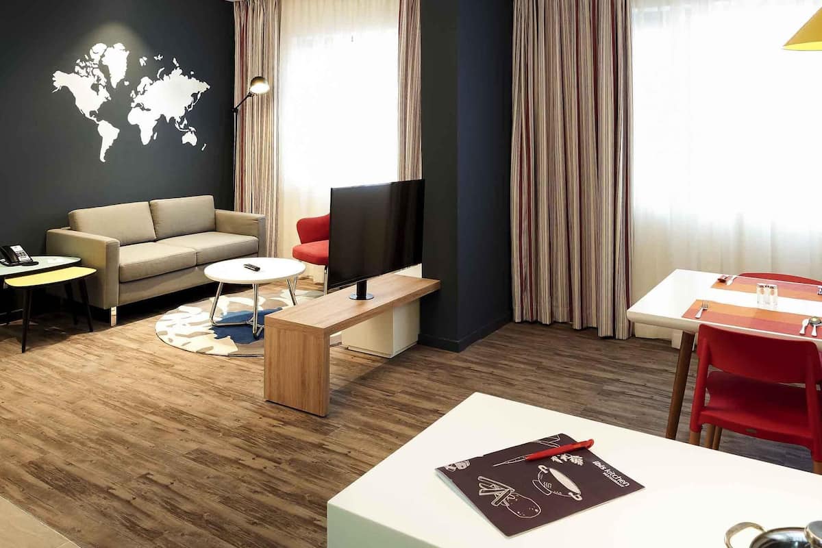 1 bedroom, in-room safe, desk, blackout drapes
