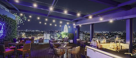 天台酒吧、泳池景觀、每日營業