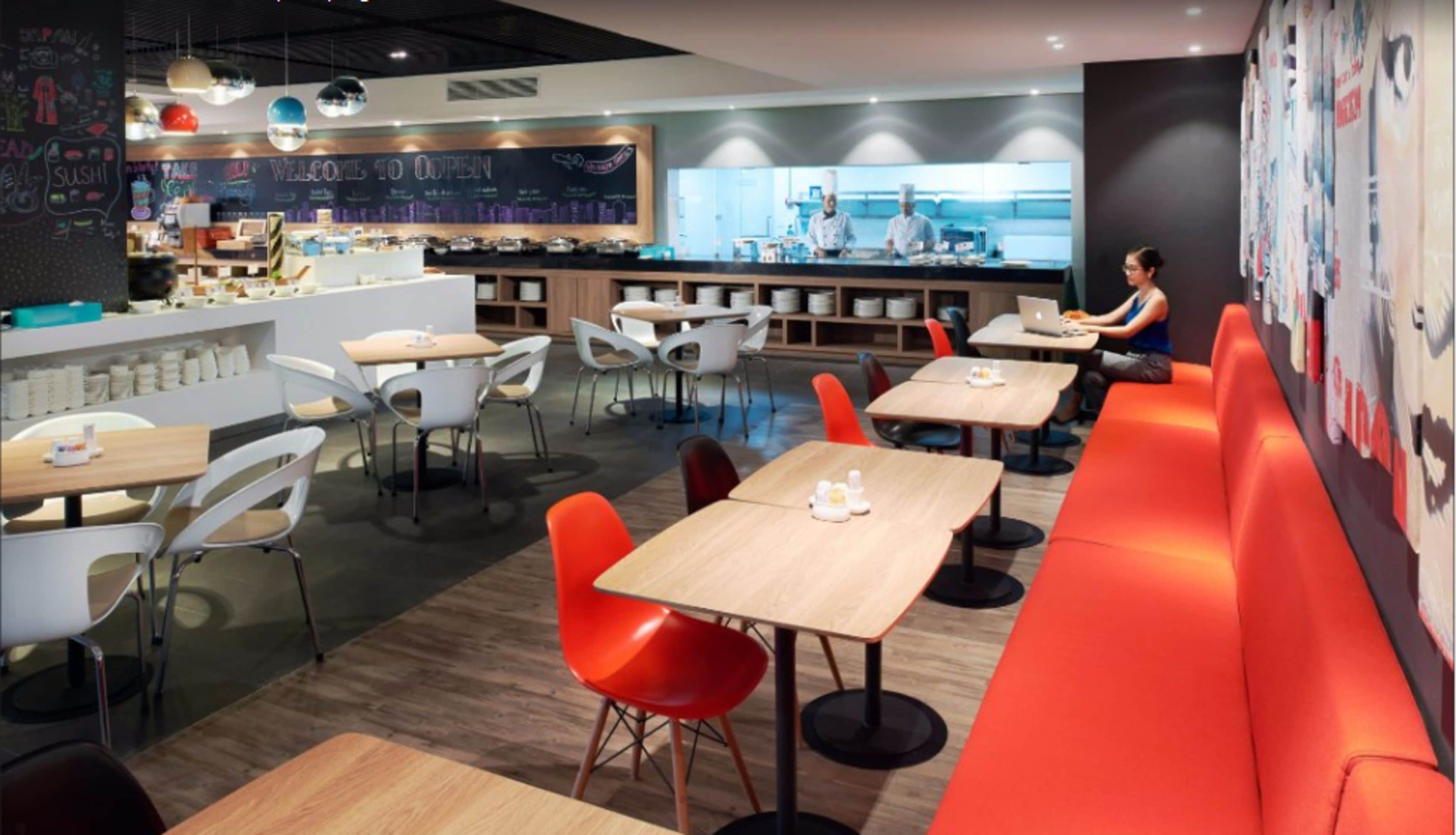 Bữa sáng buffet hàng ngày (348000 VND/mỗi người) 