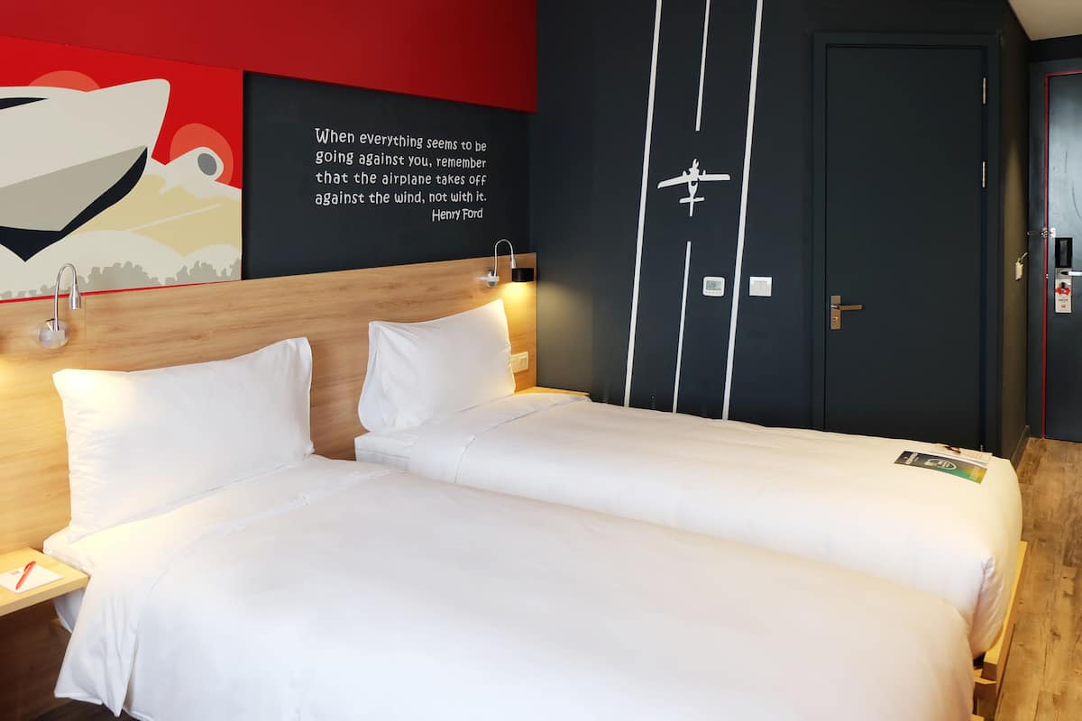 standard room, 2 single beds | 1 bedroom, in-room safe, desk, blackout curtains