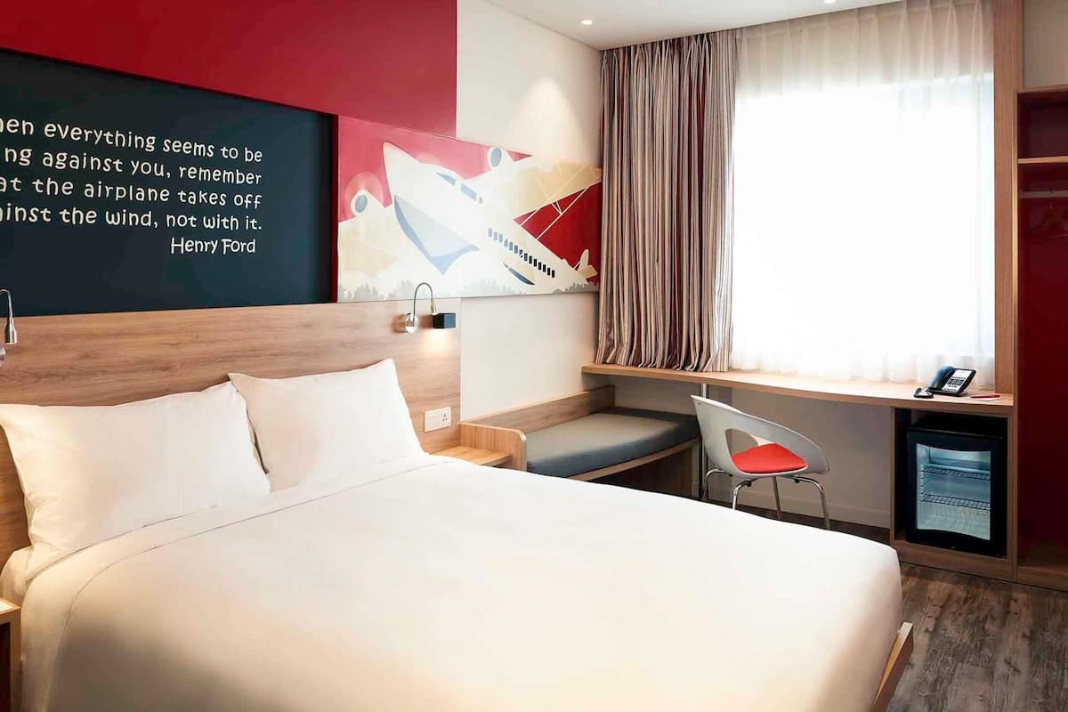 Standard Room, 1 Queen Bed