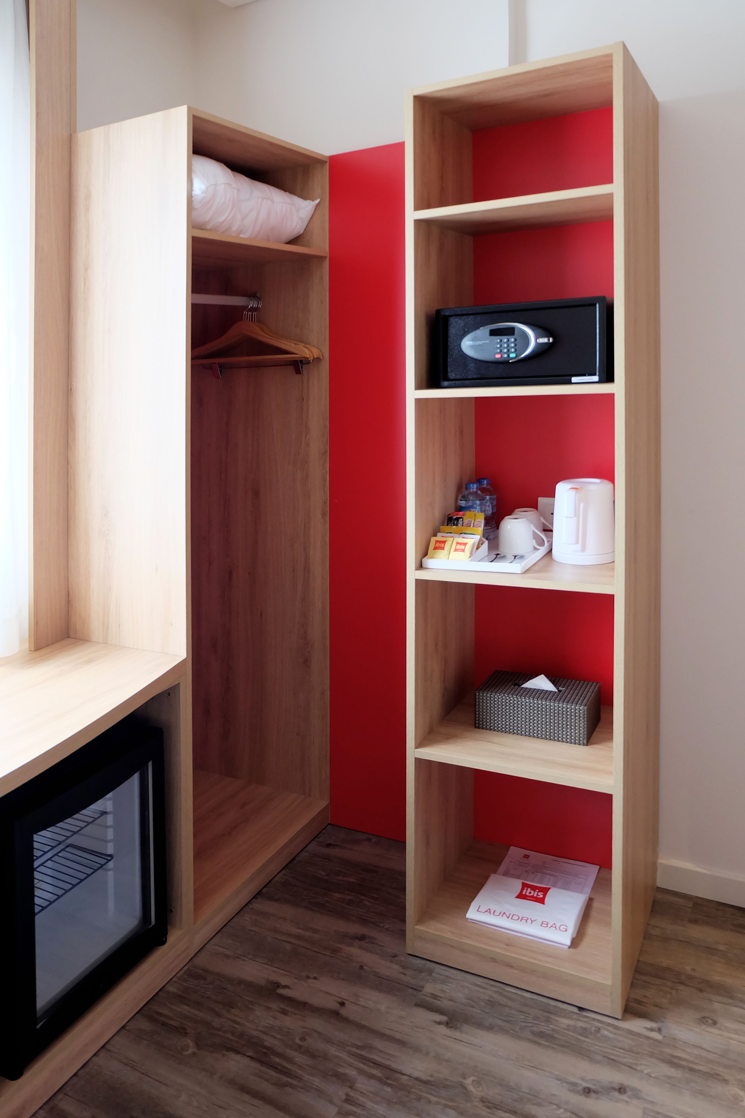 standard room, 1 queen bed | room amenity