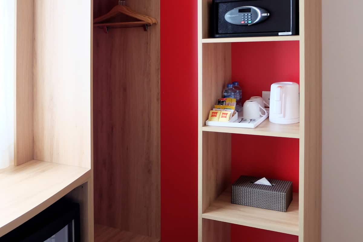 standard room, 1 queen bed | room amenity