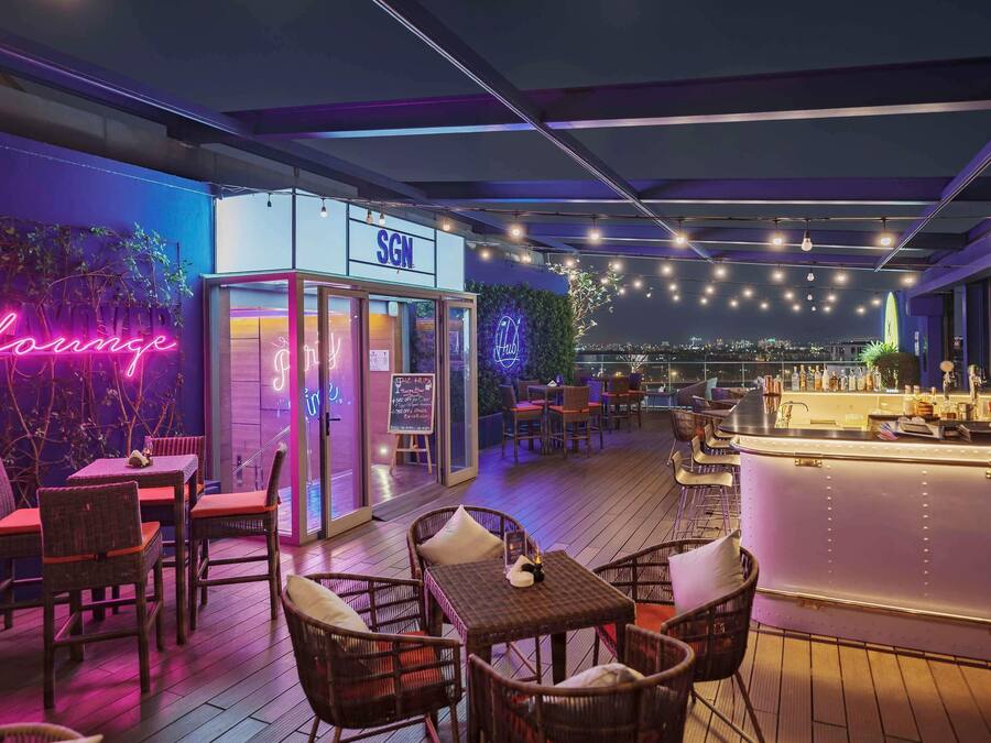 Bar sur le toit, vue sur la piscine, ouvert tous les jours