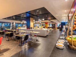 供應早餐、午餐、晚餐和早午餐
