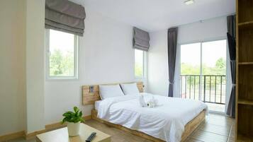 Comfort Room | Desk, blackout curtains, free WiFi