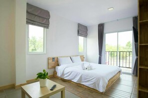 舒适客房 | 办公桌、遮光窗帘、免费 WiFi
